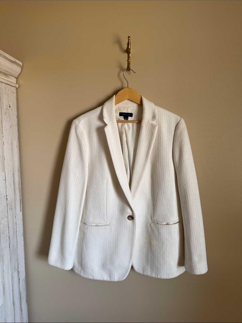 Ann Taylor Cream Textured Single-Button Blazer
